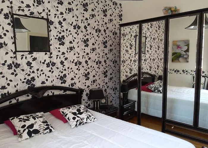 La Petite Colline Du Cros, A Louer *